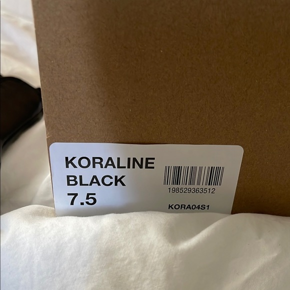 Steve Madden Sleek Black Ankle Booties - Picture 3 of 4